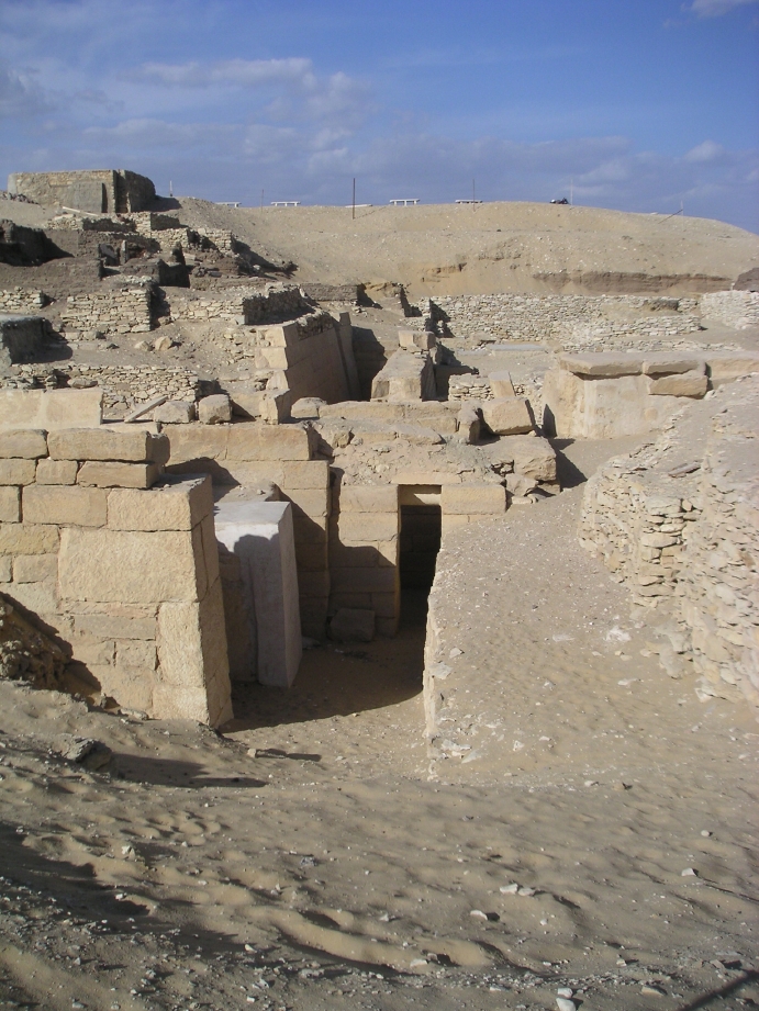 Neithsabes. "Mastaba Akhethetep." Wikimedia Commons, 11 Aug. 2004. https://en.wikipedia.org/wiki/File:Mastaba_Akhethetep.jpg
